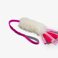 Tuggy - short sheep met bungee en fleece strepen