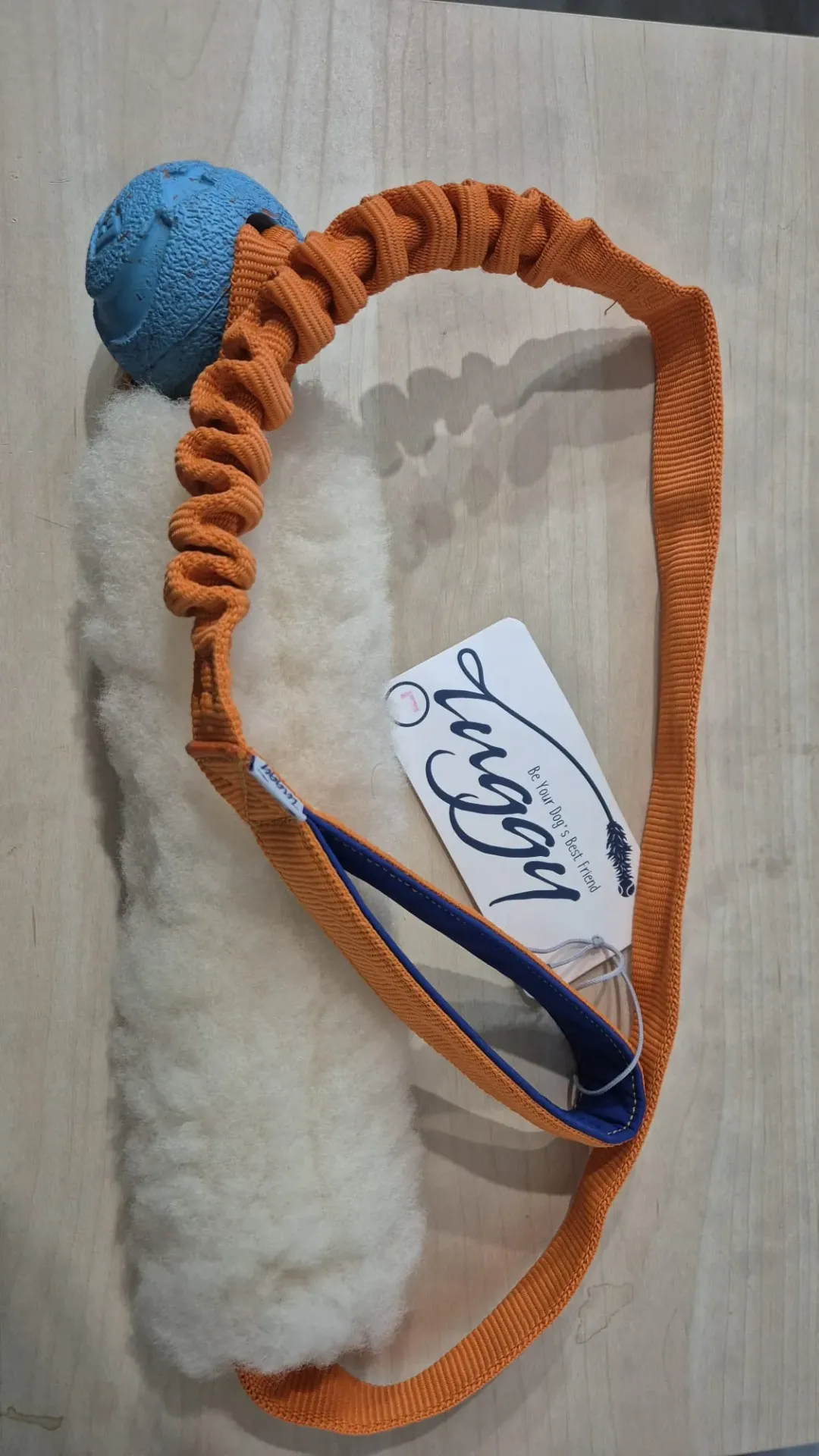 Tuggy - short sheep met bungee en chuckit bal